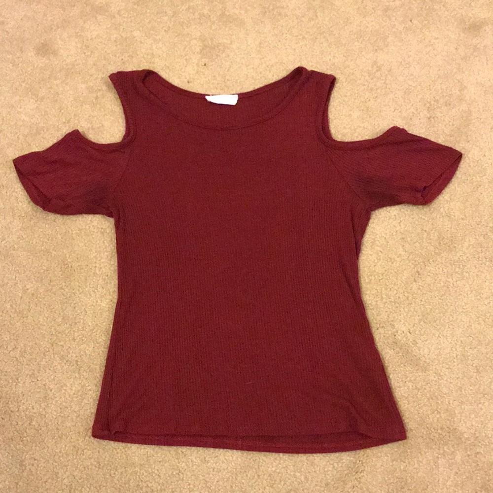 Tilys open shoulder top